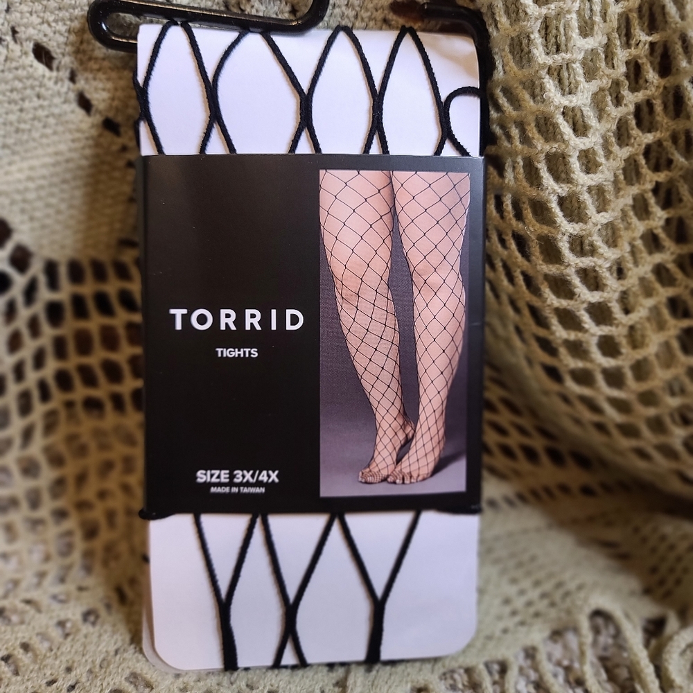 Torrid fishnet tights size 3/4 (22-26)